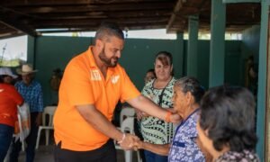 Carlos Rodríguez recorre comunidades de La Nutria, Rancho Viejo y Tepehuaje