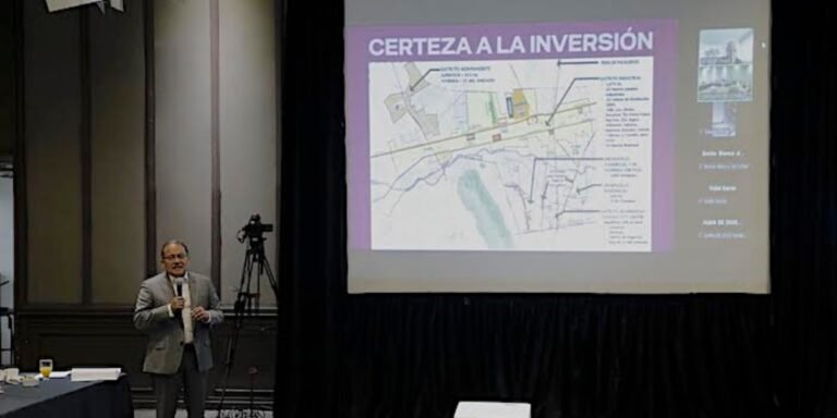 Andrés Mijes presenta modelo digital de Escobedo para atraer inversión