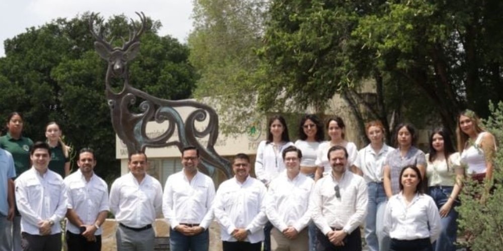 UANL recibe 89 paneles solares y becas para Ciencias Forestales