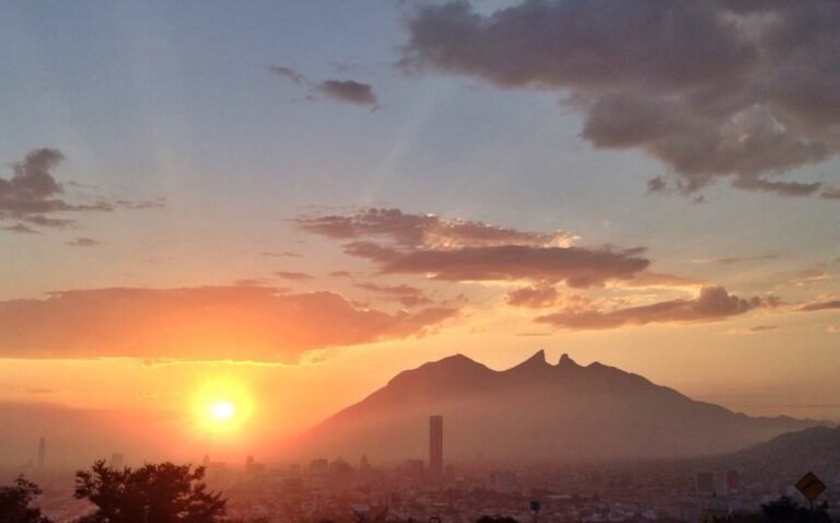 Clima Caluroso en Monterrey Para el 25 de Julio de 2026