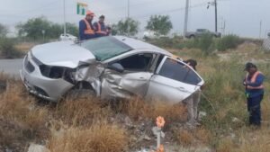 Conductor herido tras intento de cruzar vía de tren en Escobedo