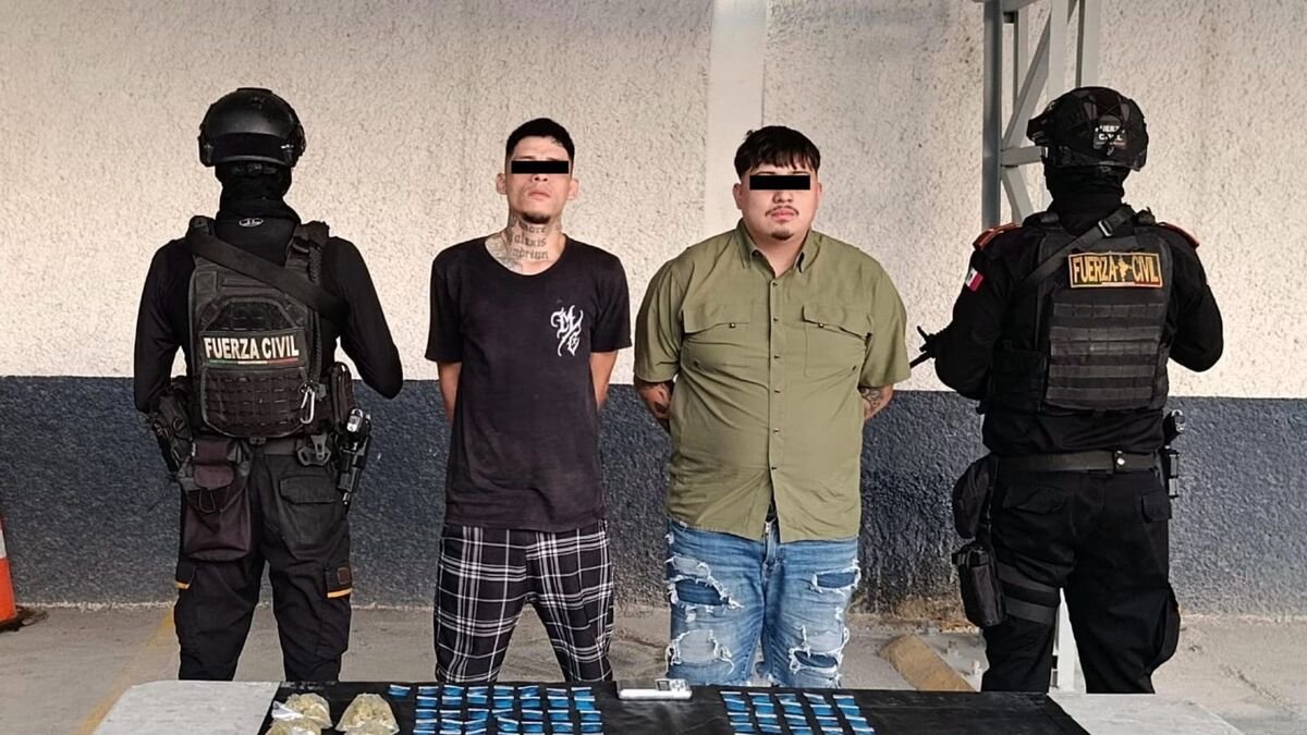 La Fuerza Civil de Nuevo León captura a dos individuos sospechosos de generar violencia con drogas y armas.