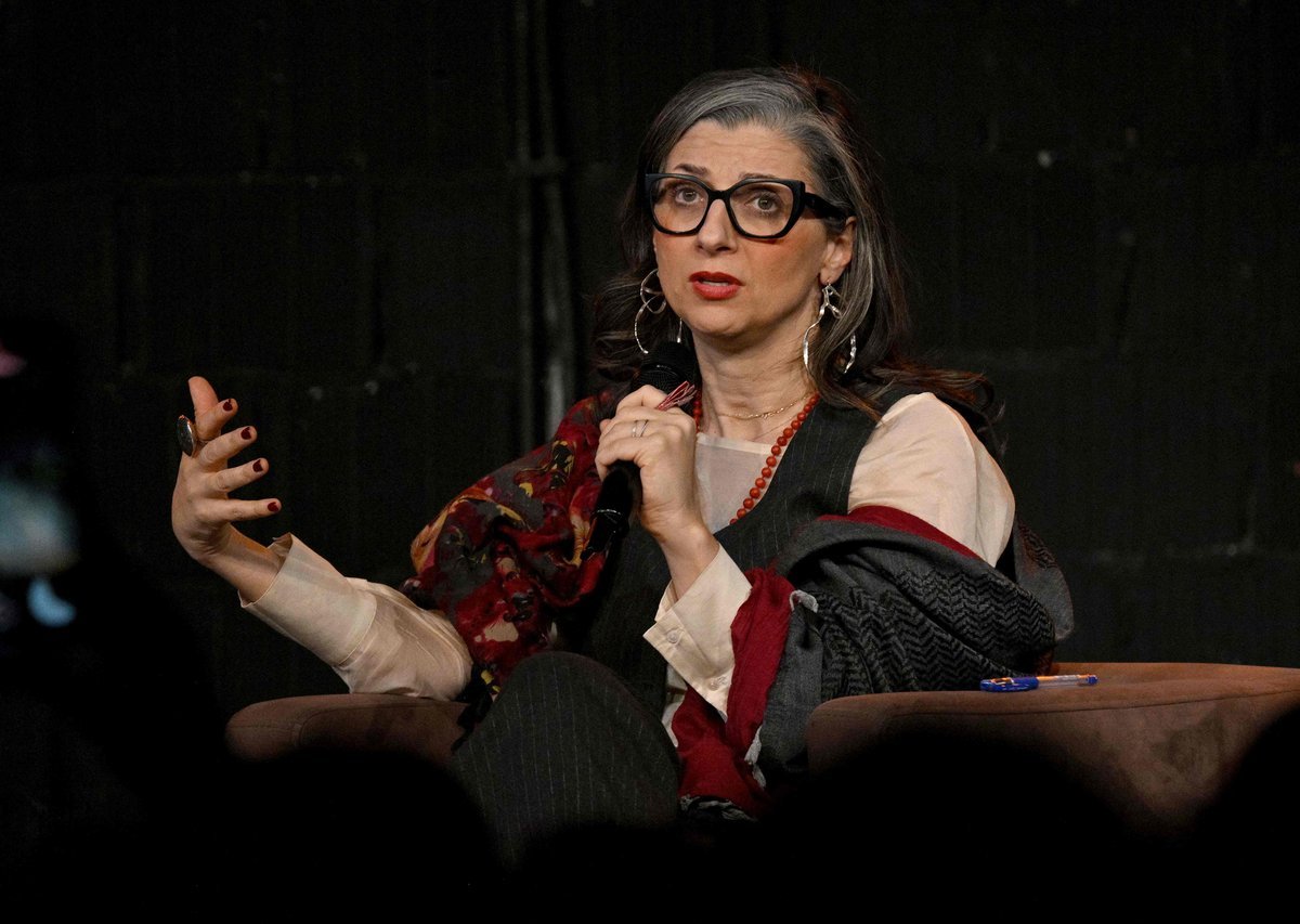 La activista Francesca Albanese aborda la negación del genocidio y la resistencia frente al odio poderoso.