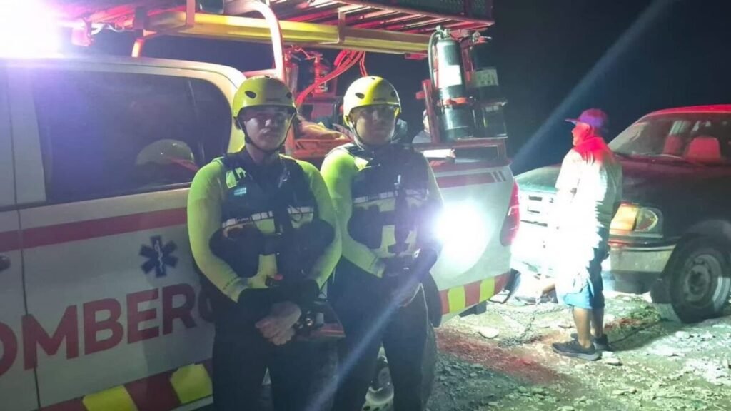 Rescate exitoso de pescadores en la presa Cerro Prieto en Nuevo León
