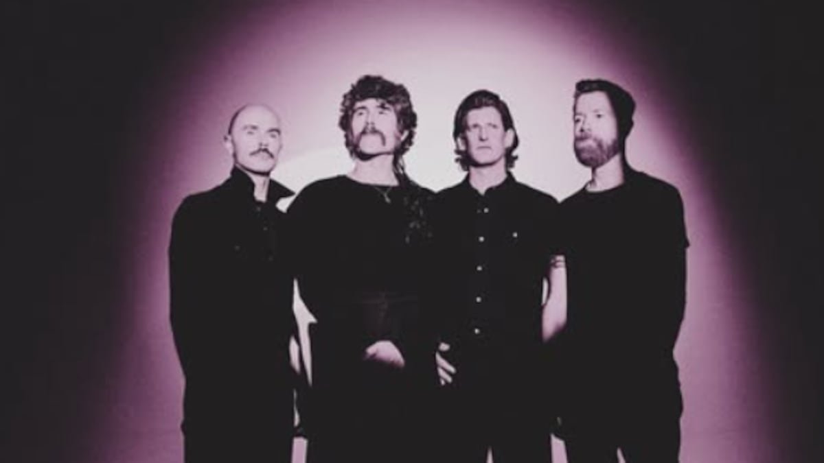 Descubre el setlist y detalles del telonero del impactante concierto de AFI en el Palacio de los Deportes.