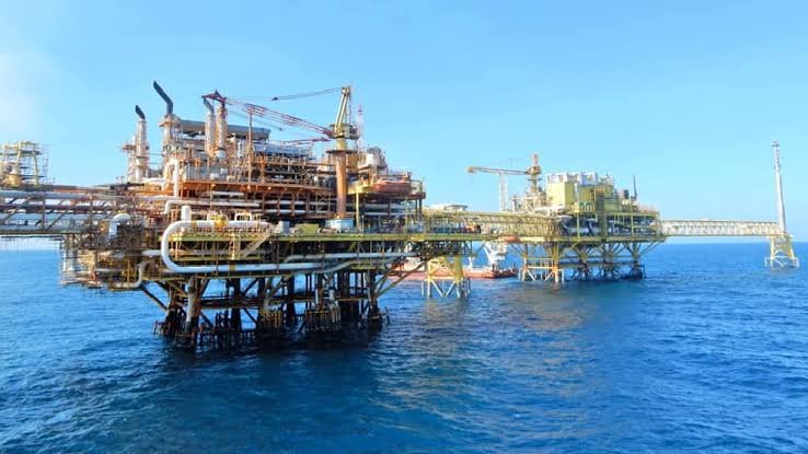 Cae producción de Pemex a niveles alarmantes tras informe presidencial