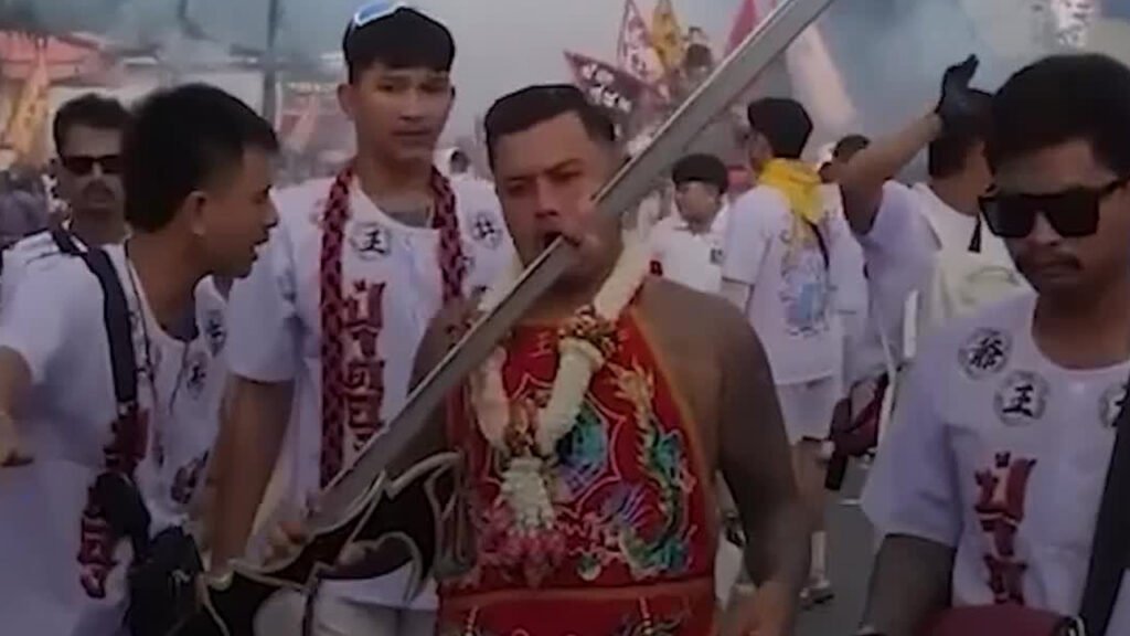 Festival de los Nueve Dioses en Phuket y su devoción extrema