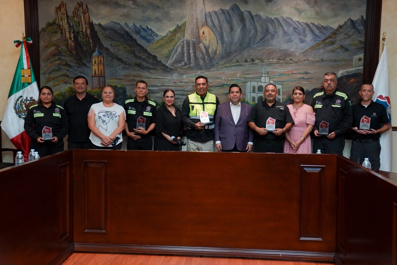 En el Día Nacional de Protección Civil, Santa Catarina destaca a sus héroes locales por su invaluable labor.